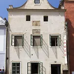 Largo Guest house